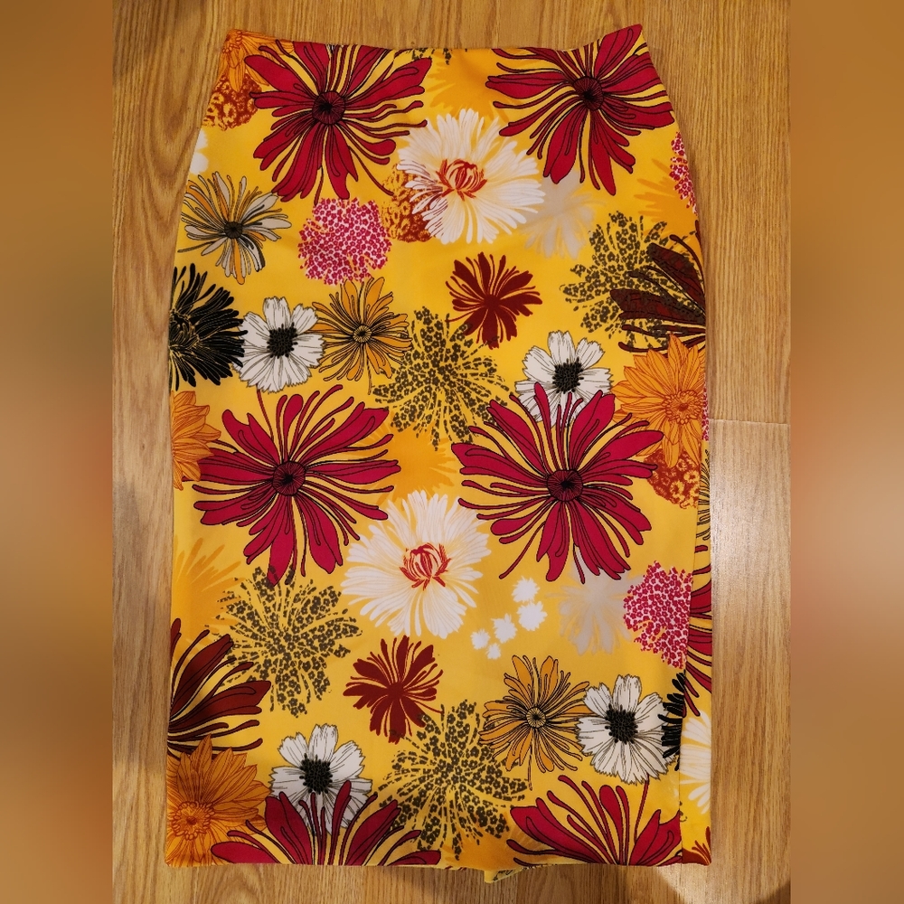 New York & Company Like New Yellow Floral Pencil Midi Skirt size S
